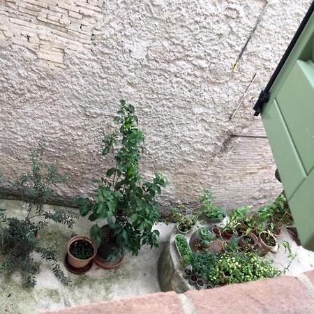 L'Arco Romano Lägenhet Foligno Exteriör bild